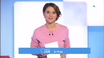 Le pull rose de Mélanie Taravant dans C à dire