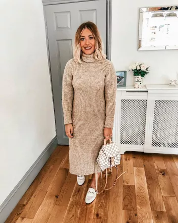 Vestido Midi de Danielle French en la cuenta de Instagram @itsdaniellesjourney