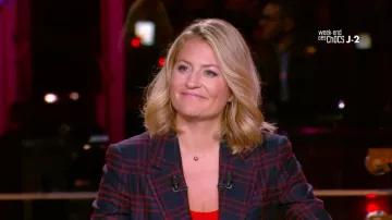 La chaqueta a cuadros de Astrid Bard en Late rugby