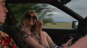 Les lunettes de soleil d'Alyssa (Jessica Barden) dans The End of the F***ing World