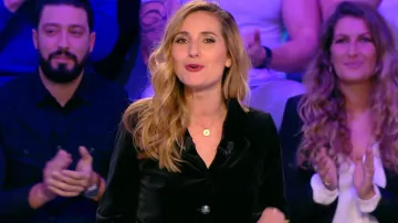 The velvet jacket night blue tailor collar of Marie Portolano in the Canal Sports Club the 16.11.2019