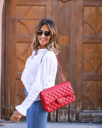 Le sac Timeless rouge de Chanel de Yasmine Zeroc sur le compte Instagram de @yasmine.zeroc