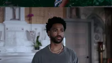 Grey t-shirt of Big Sean in Jhené Aiko - None Of Your Concern (Official Video)