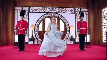 Blue princess dress of Solar in [MV] 마마무(MAMAMOO) - HIP