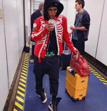 La veste en cuir rouge supreme de Teyana Taylor sur le compte Instagram de @teyanataylor