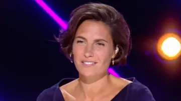 Les boucles d'oreilles or jaune et diamants de Alessandra Sublet dans Mask Singer Episode 2 le 15 novembre 2019