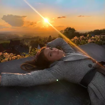 The coat houndstooth worn by Iris Mittenaere on the account Instagram of @irismittenaeremf 