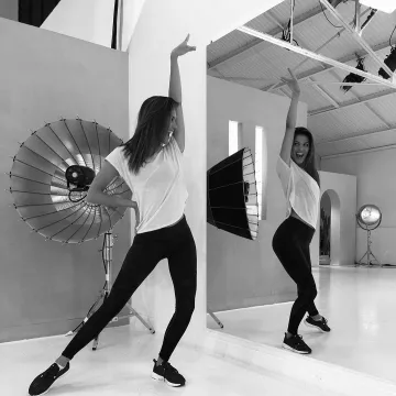 Sneakers fitness black worn by Iris Mittenaere on the account Instagram of @irismittenaeremf