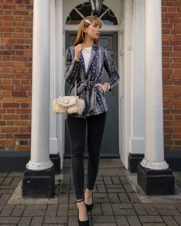 Grey Belt­ed Jack­et of Abi Milner on the Instagram account @abigail_janine