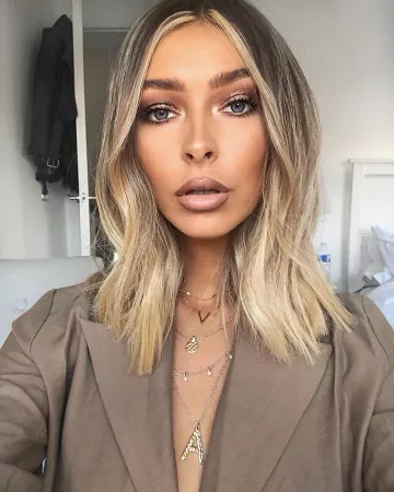 Fix Fluide Fondation de Alexx Coll sur l'Instagram account @alexxcoll