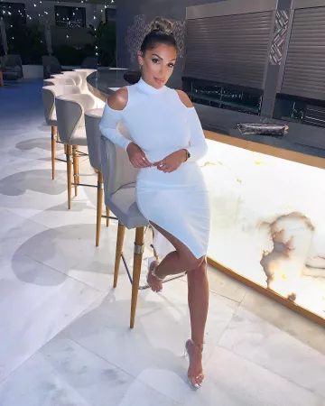 Adina Blanc Nervuré Robe de Katerina Themis sur l'Instagram account @katerina_themis