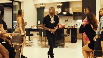 Lil Durk Weirdo Hoes Official Music Video Clothes Outfits Brands Style And Looks Spotern