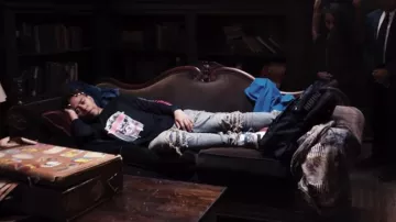 Amiri Slim Fit Jeans usados por YBN Cordae en el video musical YBN Cordae - Nightmares Are Real (feat. Pusha T) [Video Oficial]