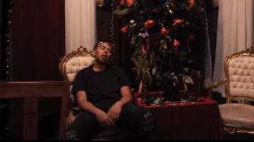 Amiri Slim Fit Black Jeans usados por YBN Cordae en el video musical YBN Cordae - Nightmares Are Real (feat. Pusha T) [Video Oficial]