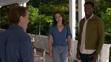 Danse Lente Mia Ac­cor­dion Bag worn by Cara Bloom (Violett Beane) in God Friended Me Season 2 Episode 8