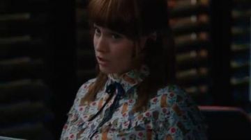 Sandro Paris Cowboy Boot Print Blusas usadas por Nell Jones (Renée Felice Smith) en NCIS: Los Angeles Temporada 11 Episodio 08