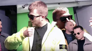 Les lunettes de soleil Saint Laurent portées par Vald dans son clip Ignorant