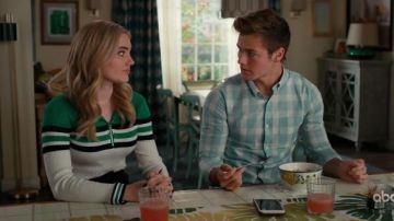 Urban Outfitters Colourblock Stripe half Zip Entonnoir Cou du Cavalier porté par Taylor Otto (Meg Donnelly) dans American Housewife Saison 4 Épisode 7