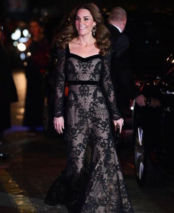 Pendientes florales Erdem Hoop Drop usados por Catherine, duquesa de Cambridge Royal Variety Performance 18 de noviembre de 2019