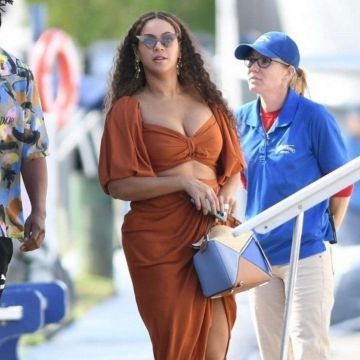 Fe Noel Rouille Puff Manches Body porté par Beyoncé Knowles Fort Lauderdale 17 novembre 2019