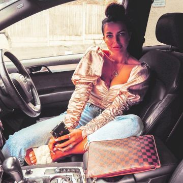 Missyempire Brun Vérifier le Sac d'Embrayage de Beth Bartram sur l'Instagram account @beth_bartram