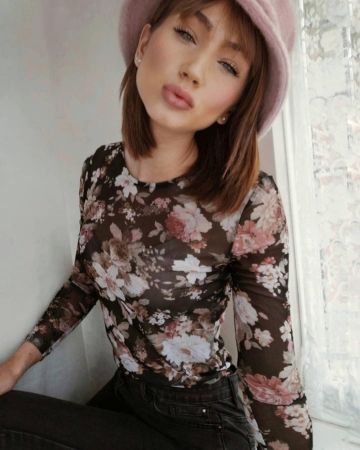 Emboridered Top of Abi Milner en la cuenta de Instagram @abigail_janine