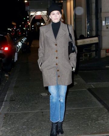 Khaite Petra Tweed Long Blazer porté par Kaia Jordan Gerber Ville de New York, le 17 novembre 2019