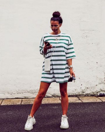 Bande Surdimensionné Tunique T-Shirt En Vert de Beth Bartram sur l'Instagram account @beth_bartram