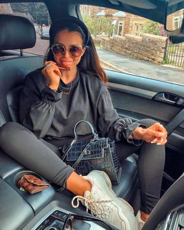 Balenciaga Triple S Sneakers de Beth Bartram sur l'Instagram account @beth_bartram