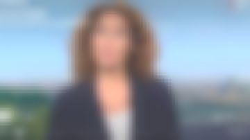 The navy jacket with thin stripes of Marie-Sophie Lacarrau in the Journal of 13 hours the 19.11.2019