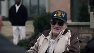 Brown aviator pilot sunglasses of Frank Sheeran (Robert De Niro) in The Irishman