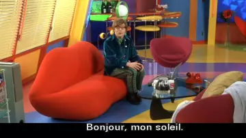 The coffee table glass and stand lacquered wood in Austin Powers in Goldmember