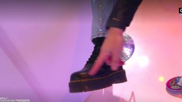 Les bottines Dr Martens en cuir noir de Jenifer dans Touche pas à mon poste le 19.11.2019
