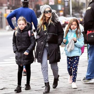 Woolrich Arc­tic Par­ka worn by Sarah Jessica Parker New York City November 19, 2019