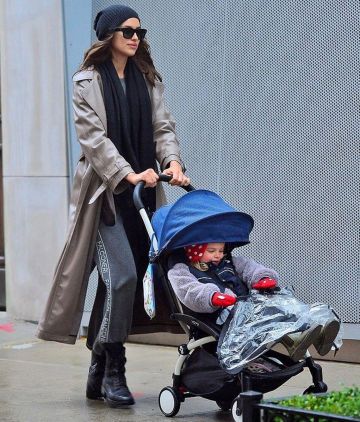 Falconeri Falconeri Cachemire Logo Sweat-shirt porté par Irina Shayk la Ville de New York le 19 novembre 2019