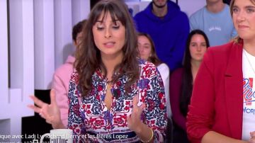 La robe imprimée foulard de Emilie Papathéodorou dans Clique le 19.11.2019
