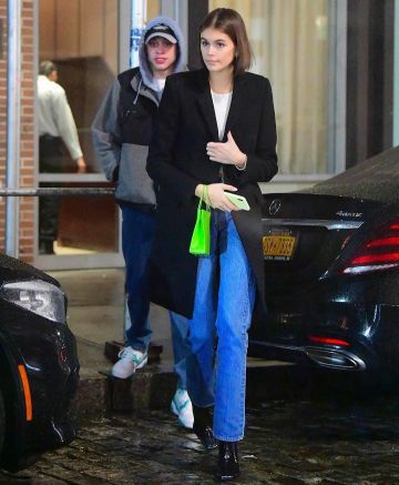 Medea Small Prima Tote usado por Kaia Jordan Gerber Ciudad de Nueva York noviembre 18, 2019