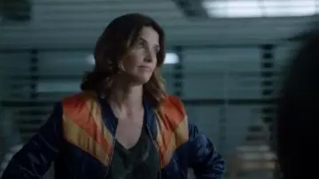 Blue Bomber Jacket of Dex Parios (Cobie Smulders) in Stumptown (S01E01)