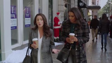 Abrigo de chaqueta Blazer de doble pecho usado por Lori (Soleil Moon Frye) en la puesta en escena de Navidad
