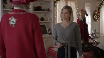 The grey jumper strap size Club Monaco worn by Noelle (Candace Cameron Bure) in The shoes of Noelle