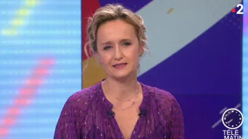 La robe midi col tunisien en voile imprimé Violet de Caroline Roux dans Télématin le 4 vérités le 21.11.2019