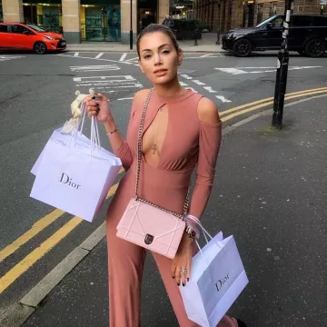 Le sac Diorama rose de Dior porté par Mélanie Martial sur le compte Instagram de @melaniemartialdc