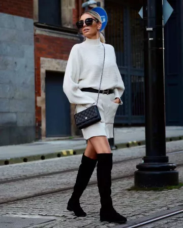 The bag WOC Chanel worn by Melanie Martial on the account Instagram of @melaniemartialdc