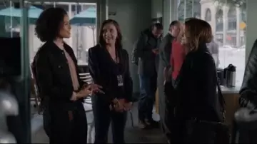 Isabel Marant Blouse Rose porté par Hannah Shoenfeld (Gugu Mbatha-Raw) dans L'émission du Matin Season01 Episode05