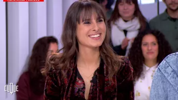 El vestido corto de cuello lavallière en terciopelo estampado de Emilie Papathéodorou en Clique el 20.11.2019