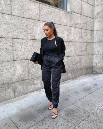Bracelet noir Talons hauts de Paige sur l'Instagram account @paigekh