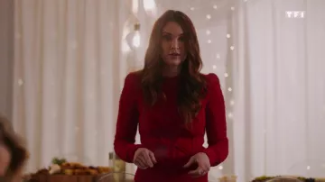 Red sweater worn by Naomi Friedman (Danneel Ackles) in The Christmas Contract