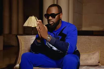 Jogging Blue Richard Valentine with Minotaur Black-and-White Master Gims on the account Instagram of @richardvalentine_official