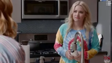 Urban Outfitters Multicolore Tee porté par Roxy Doyle (Emily Osment) dans Presque Famille Season01 Episode05