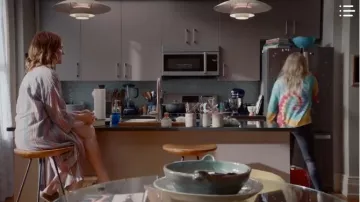 Birkenstock Mocha Slide Sandal usada por Julia Bechley (Brittany Snow) en Almost Family Season01 Episodio05
